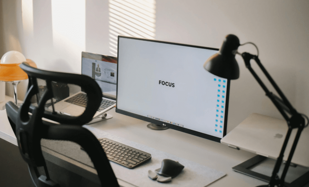 clean desk minimal focused workflow